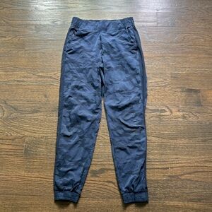 Athleta navy blue camo joggers size women’s 0 petite